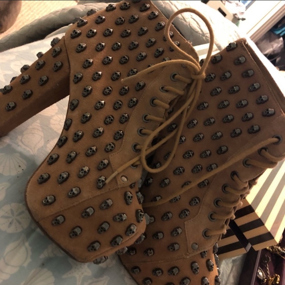 Jeffrey Campbell booties with metal skulls sz7